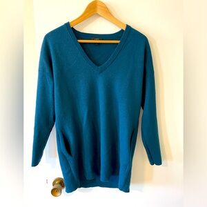 Women’s J Crew lightweight sweater with pockets size Small.